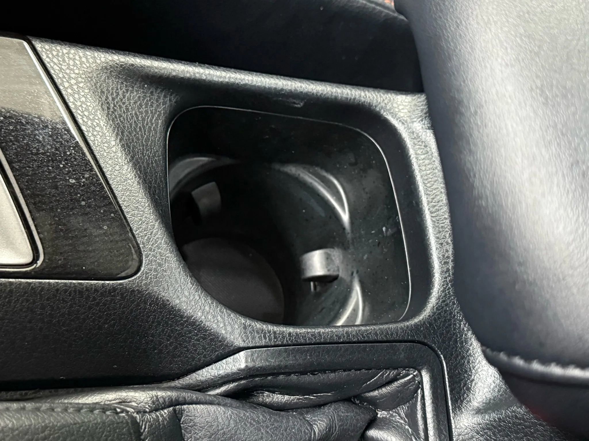 Used 2017 Toyota RAV4 SE w/ Advanced Technology Package image 27