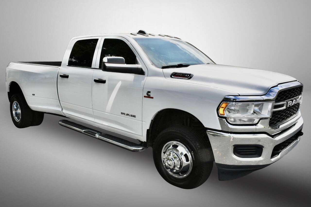 Used 2022 RAM 3500 Tradesman w/ Chrome Appearance Group AWD/4WD image 9