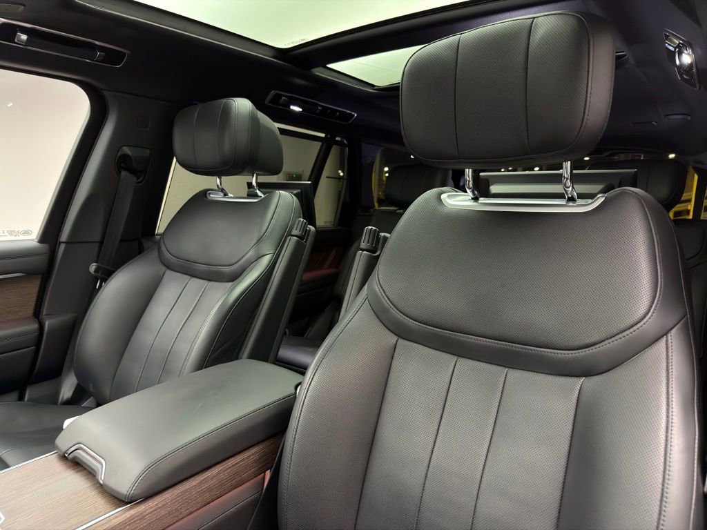 Used 2024 Land Rover Range Rover Long Wheelbase Autobiography image 11