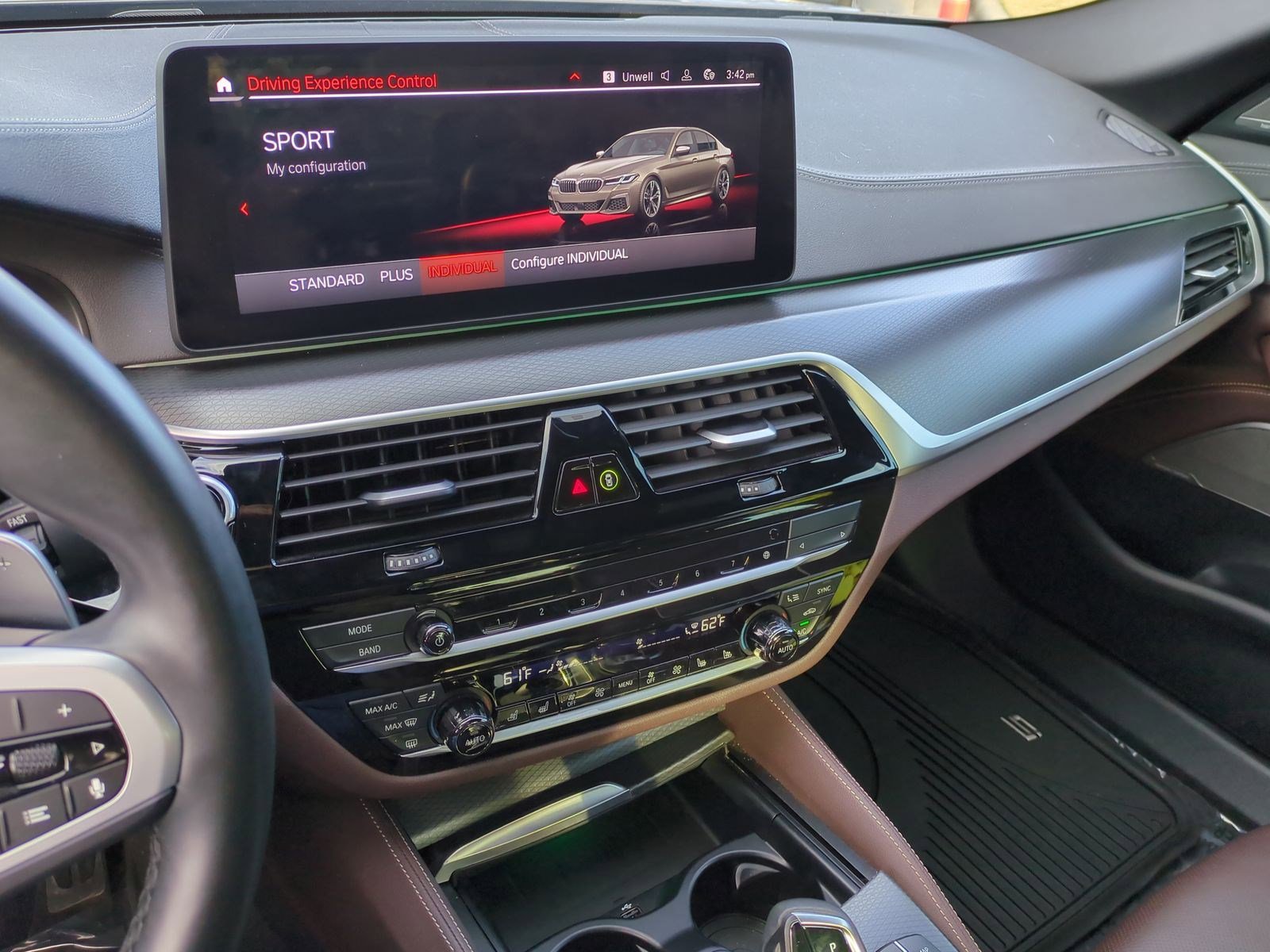 Used 2023 BMW M550i xDrive w/ Dynamic Handling Package image 31