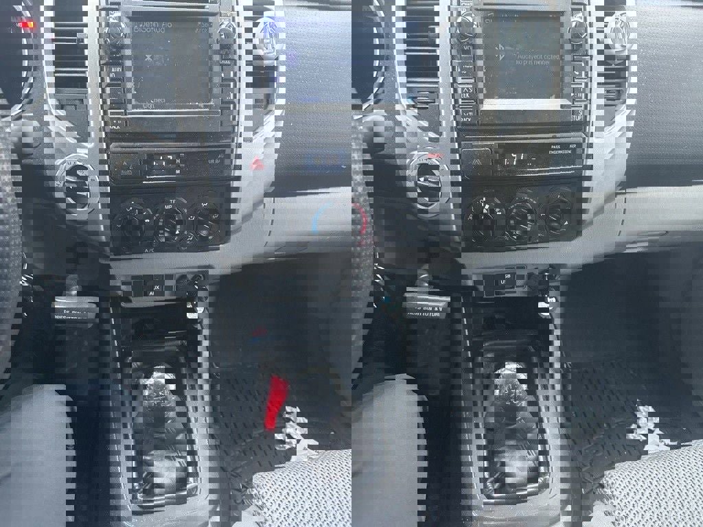 Used 2013 Toyota Tacoma 4x4 Double Cab w/ TRD Sport Pkg image 4