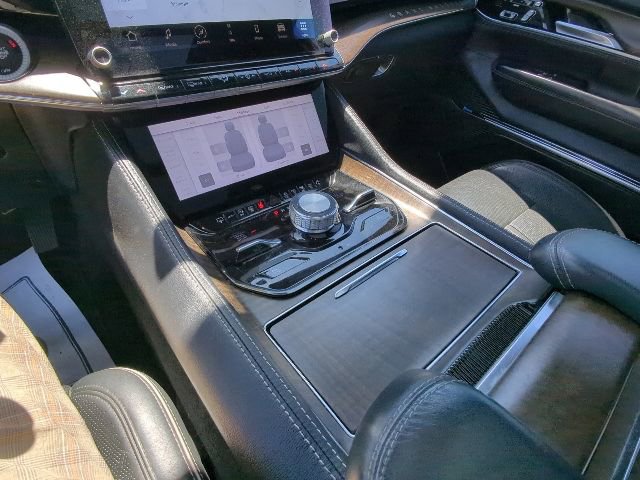 Used 2023 Jeep Grand Wagoneer Series II w/ Premium Group II AWD/4WD image 20