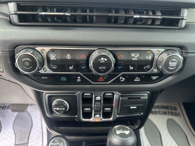 Used 2025 Jeep Wrangler Sahara w/ Safety Group image 16
