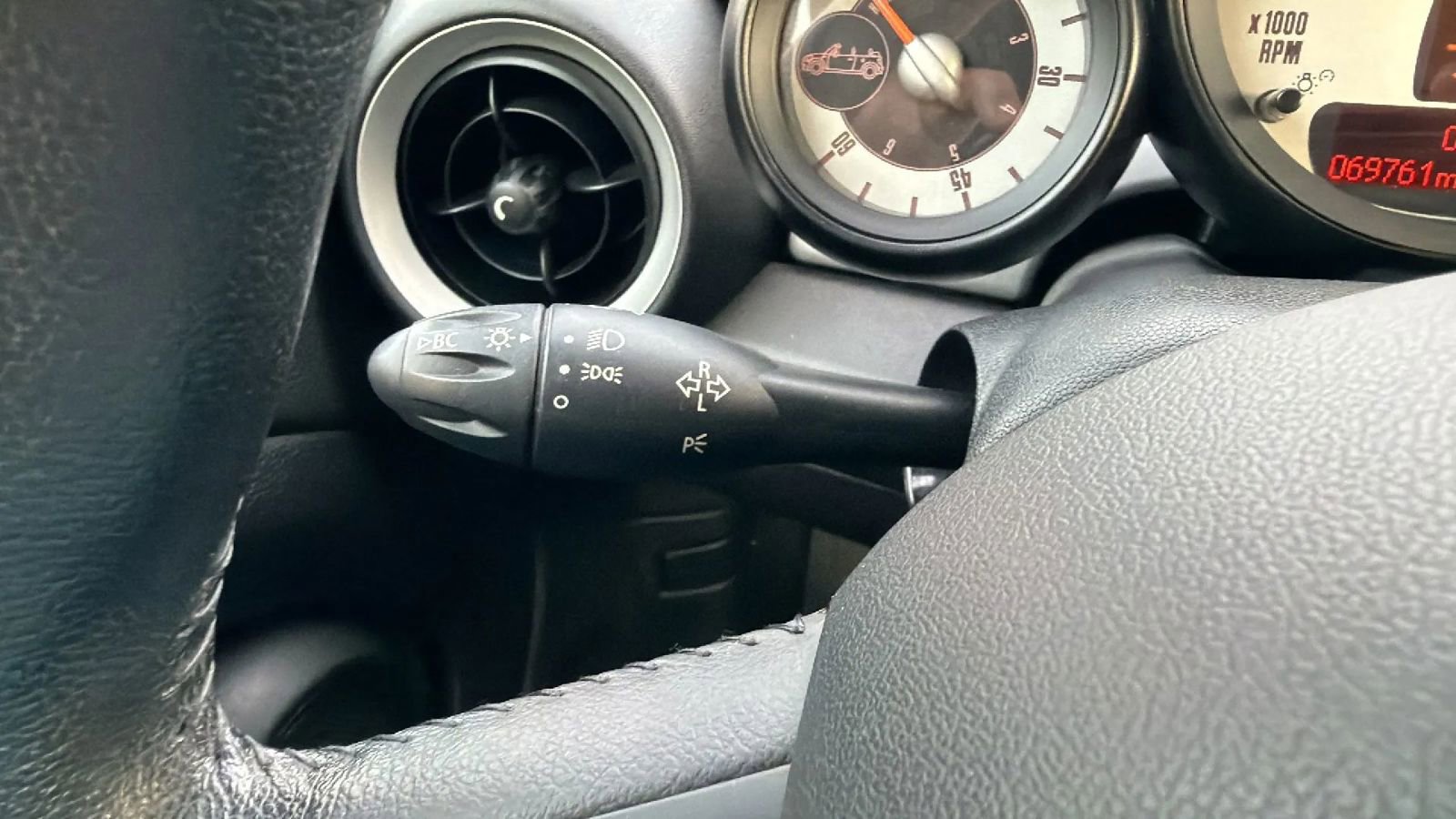 Used 2013 MINI Cooper Convertible image 13