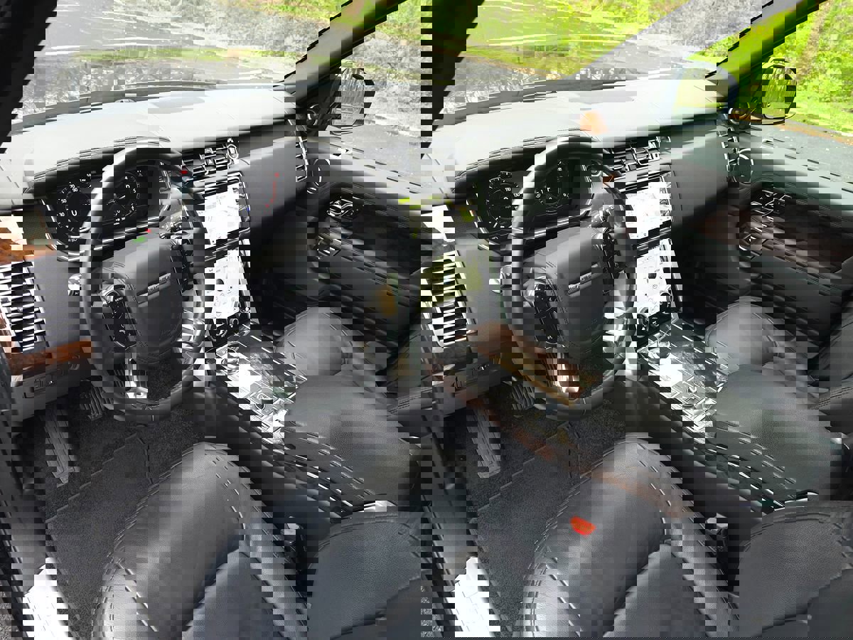 Used 2020 Land Rover Range Rover image 2