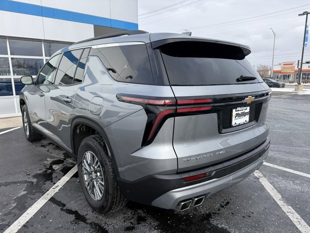 Used 2025 Chevrolet Traverse LT image 11