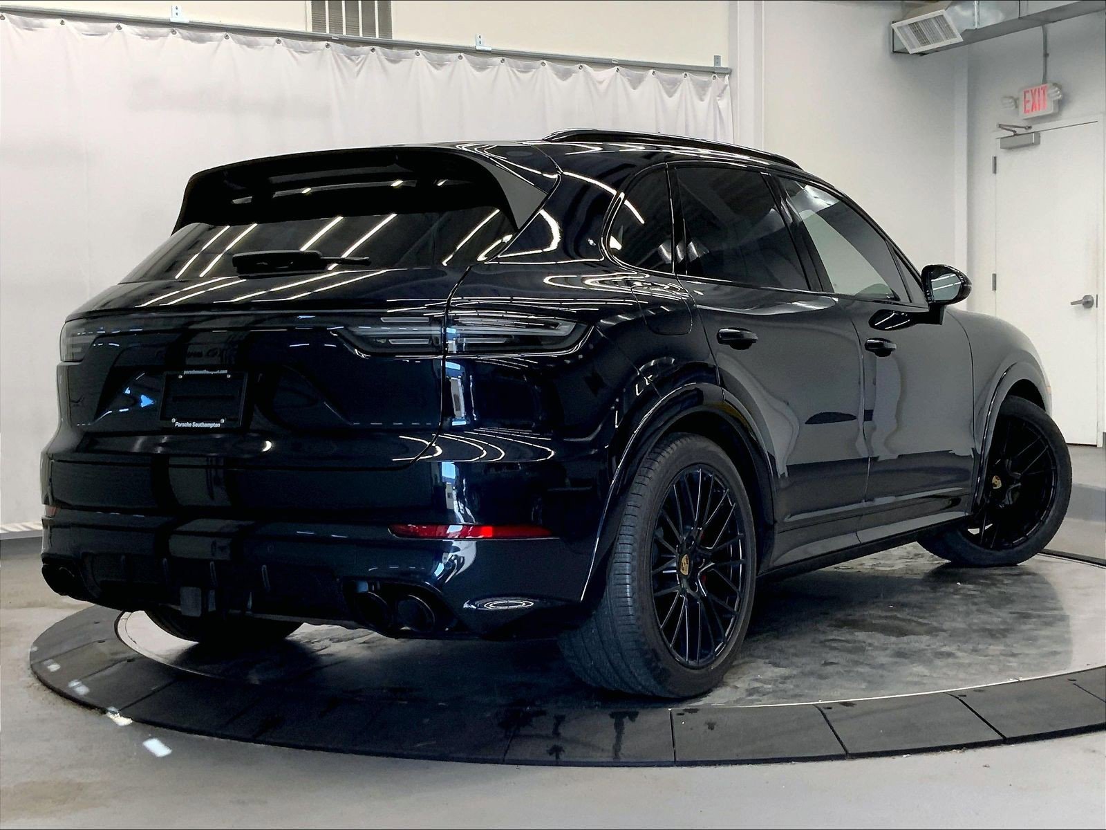 Used 2023 Porsche Cayenne GTS image 7