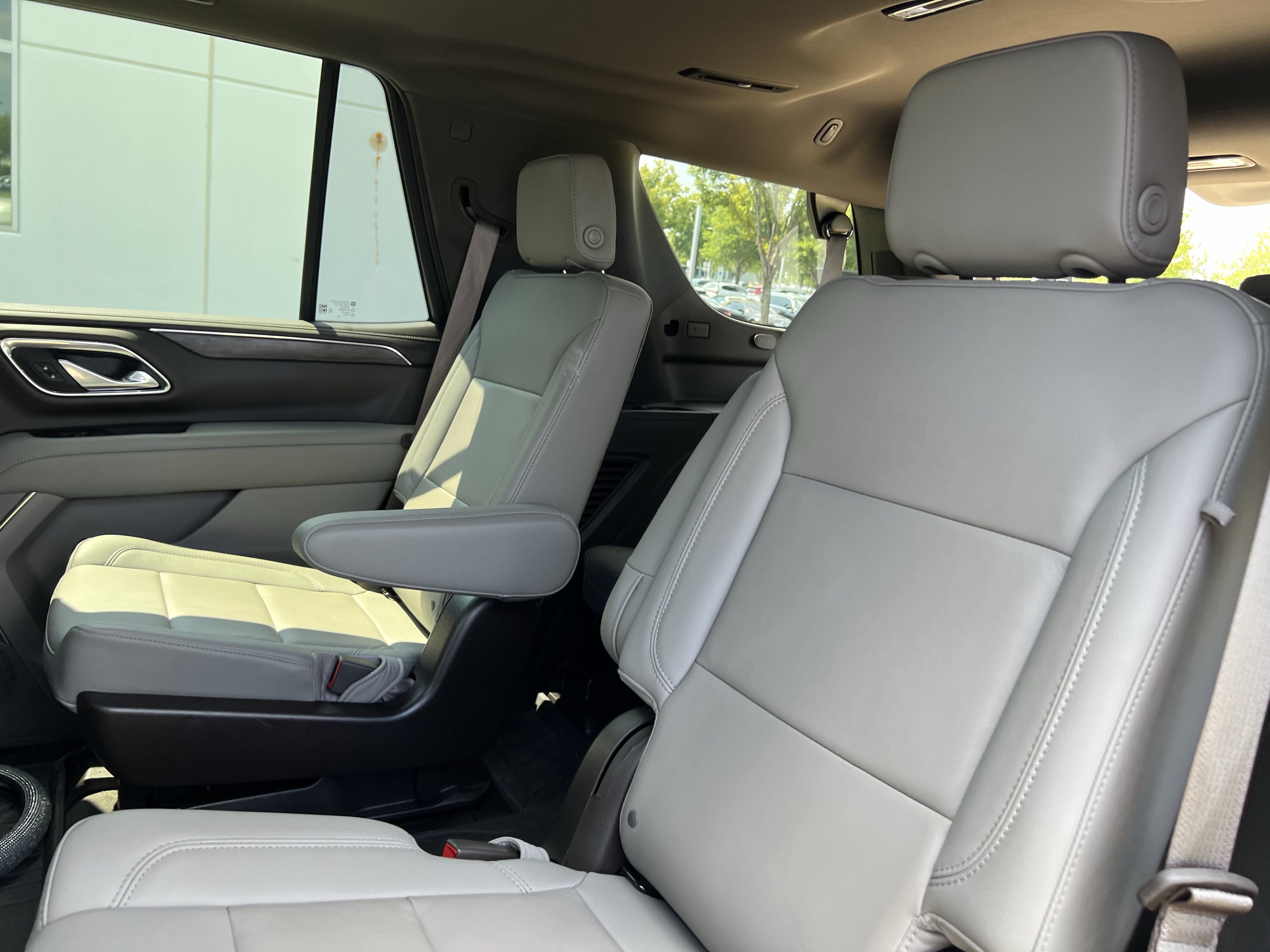 Used 2022 Chevrolet Tahoe LT w/ Luxury Package AWD/4WD image 33