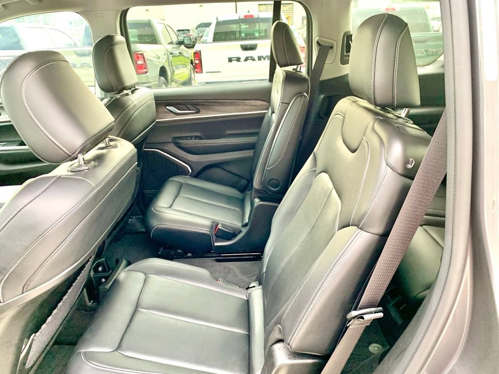 Used 2022 Jeep Grand Cherokee L Limited RWD image 30