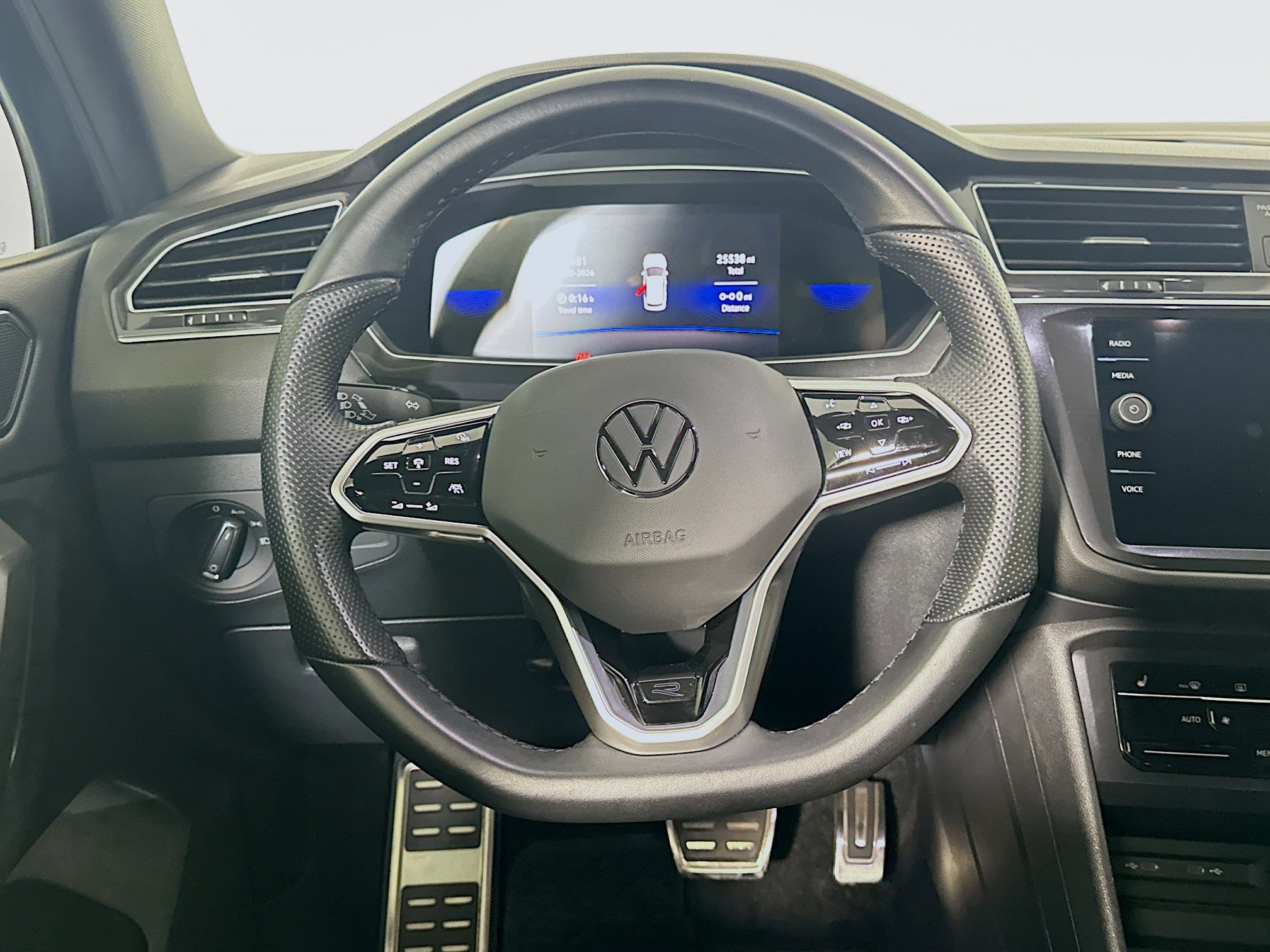 Used 2023 Volkswagen Tiguan SE R-Line FWD image 17
