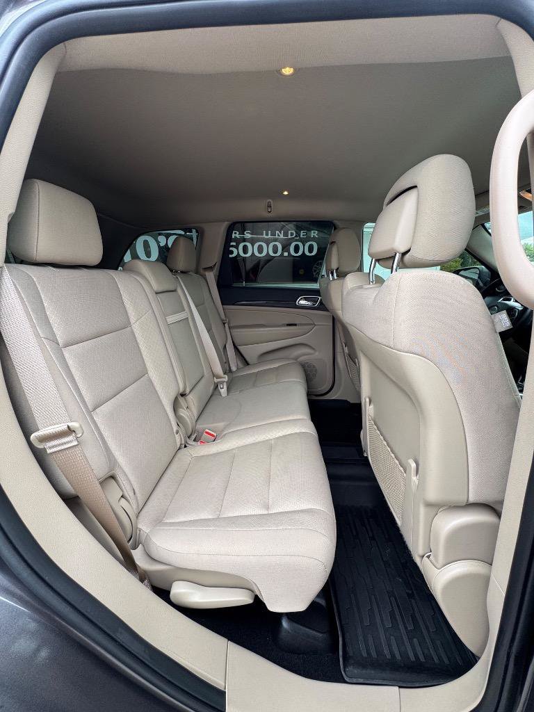 Used 2019 Jeep Grand Cherokee Laredo AWD/4WD image 25