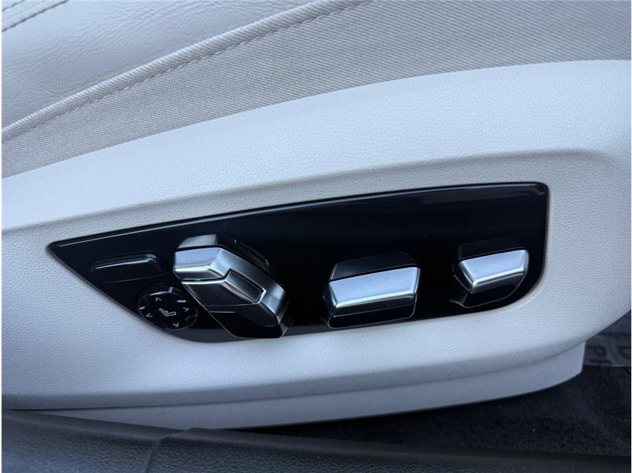 Used 2019 BMW M550i xDrive image 36