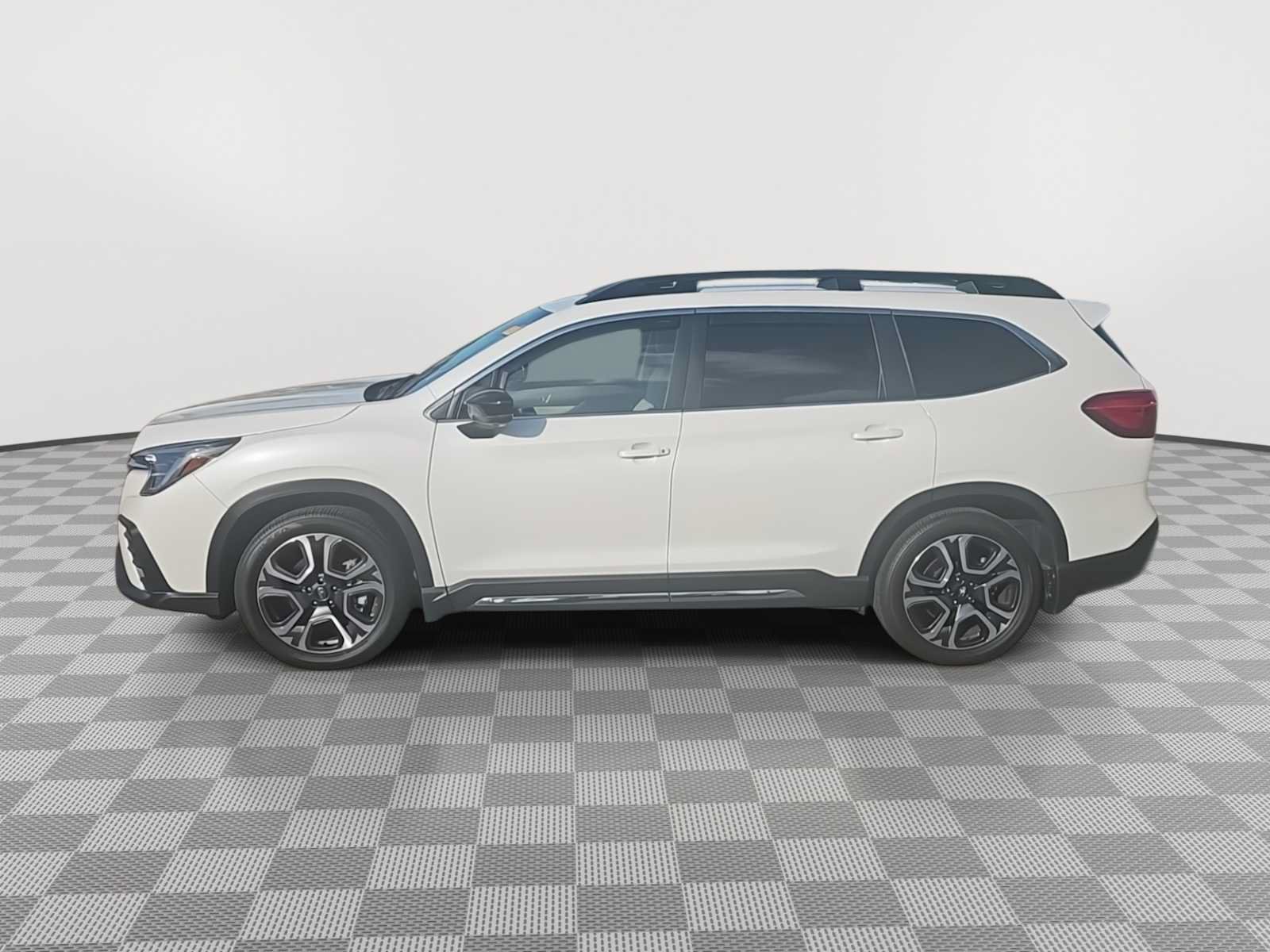 Used 2024 Subaru Ascent Limited w/ Technology Package AWD/4WD image 5