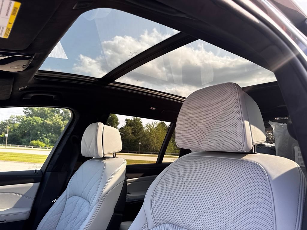 New 2027 BMW X7 xDrive40i w/ M Sport Package AWD/4WD image 11