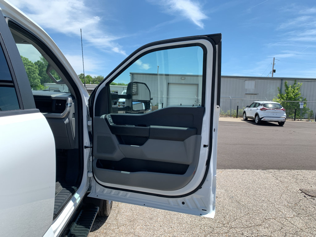 Used 2023 Ford F550 4x4 Crew Cab Super Duty image 32