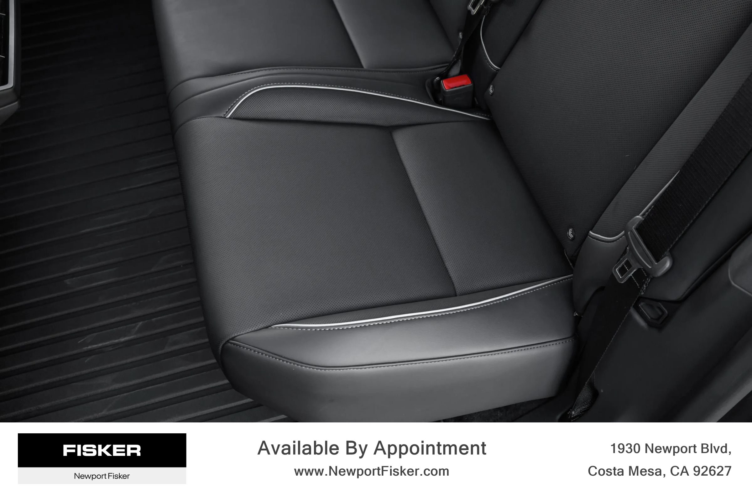 Used 2024 Tesla Cybertruck AWD Crew Cab image 33