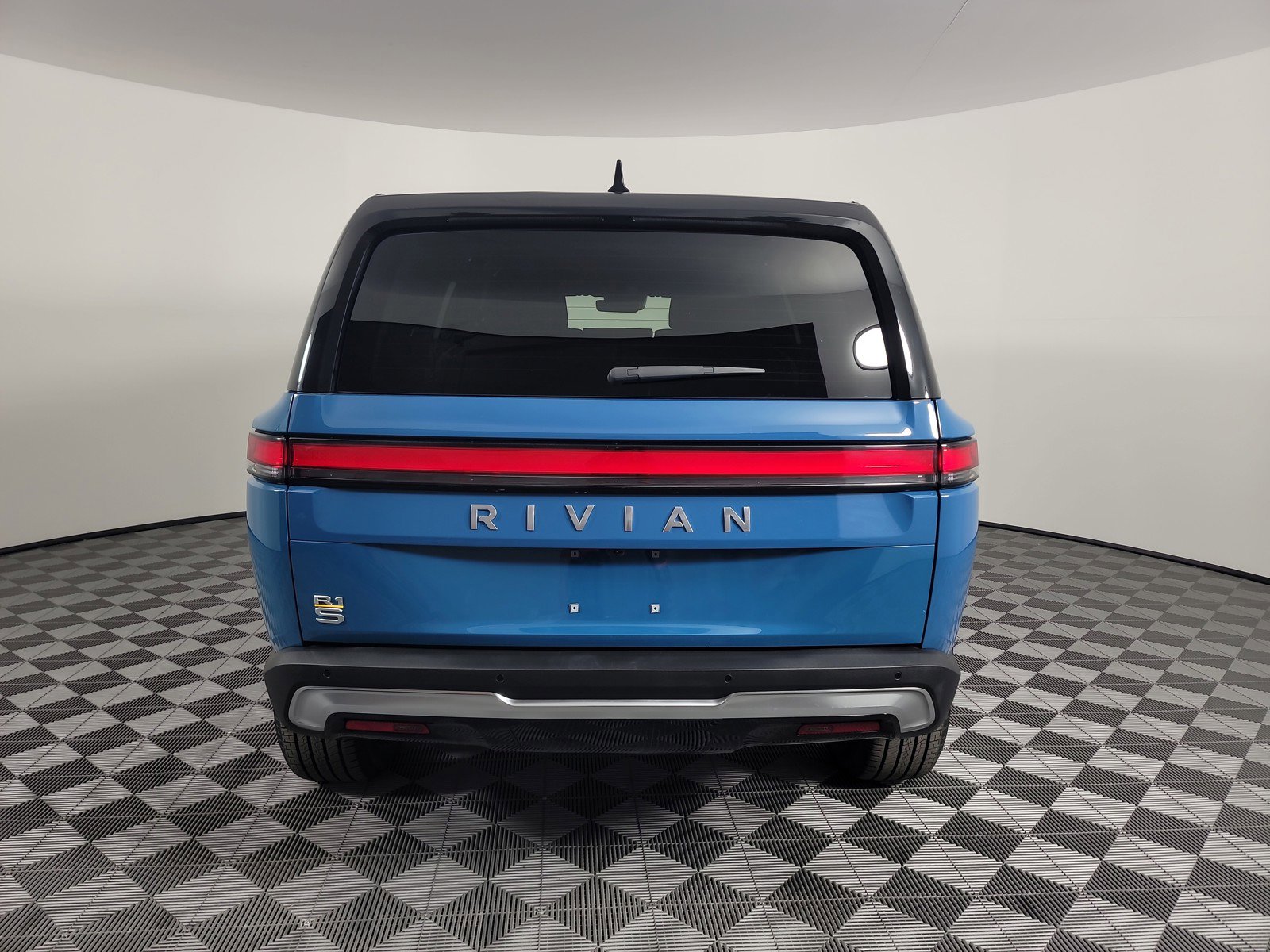 Used 2023 Rivian R1S Adventure AWD/4WD image 4