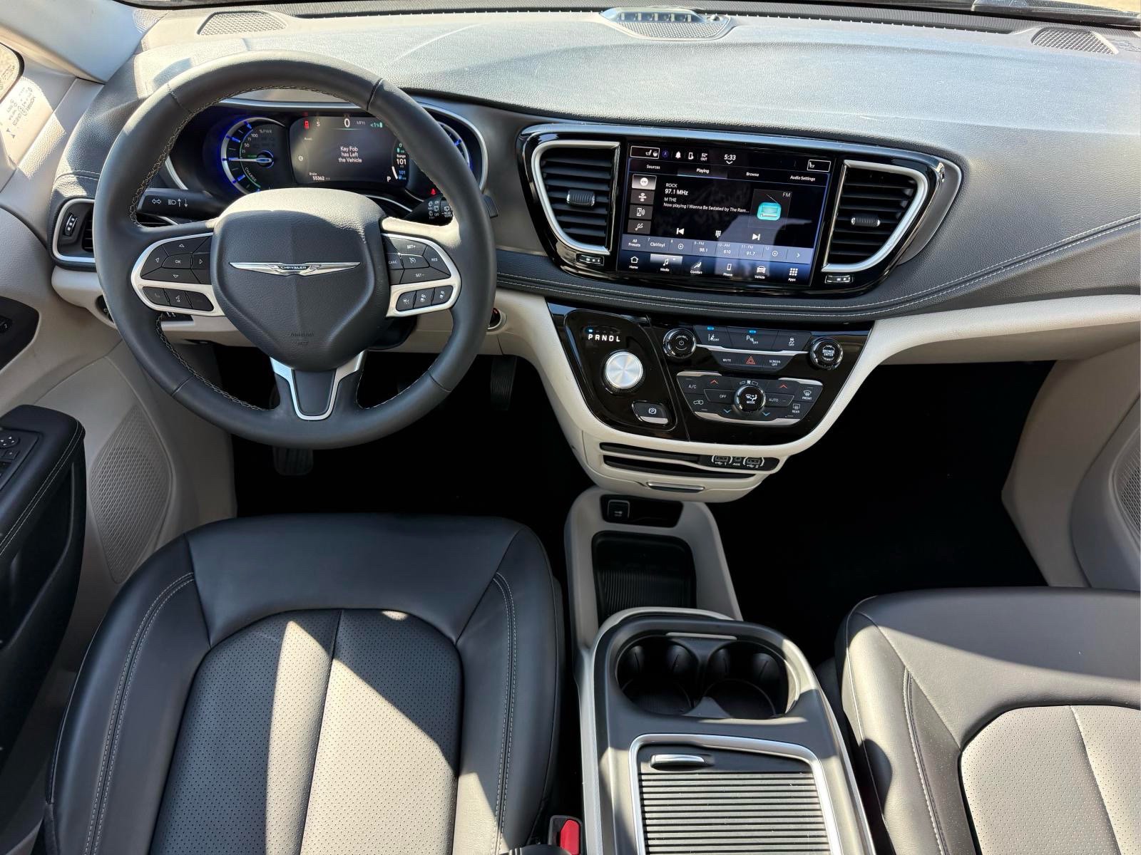 Used 2023 Chrysler Pacifica Touring-L FWD image 22