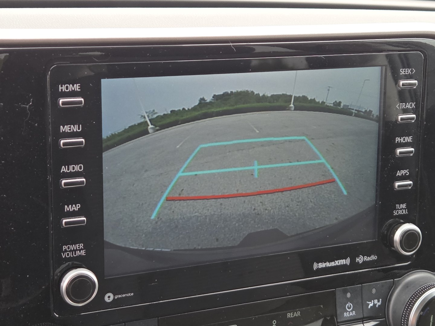 Used 2022 Toyota Highlander LE AWD/4WD image 6