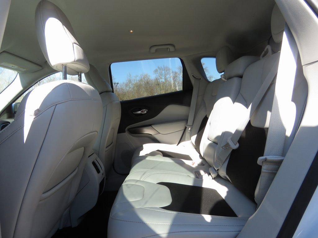 Used 2020 Jeep Cherokee Latitude Plus w/ Cold Weather Group image 19