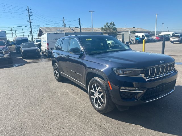 Used 2024 Jeep Grand Cherokee Limited AWD/4WD image 12