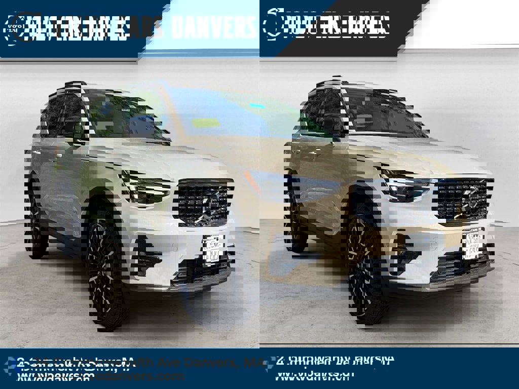 New 2025 Volvo XC40 B5 Ultra w/ Climate Package