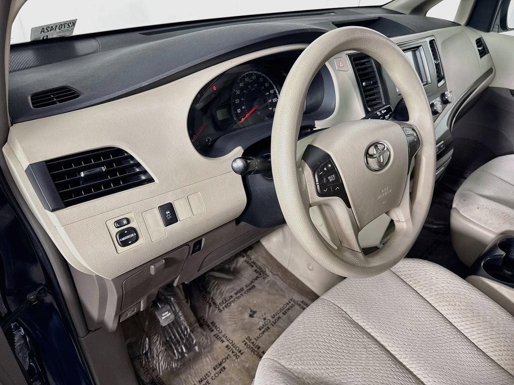 Used 2011 Toyota Sienna LE w/ Towing Pkg AWD/4WD image 10