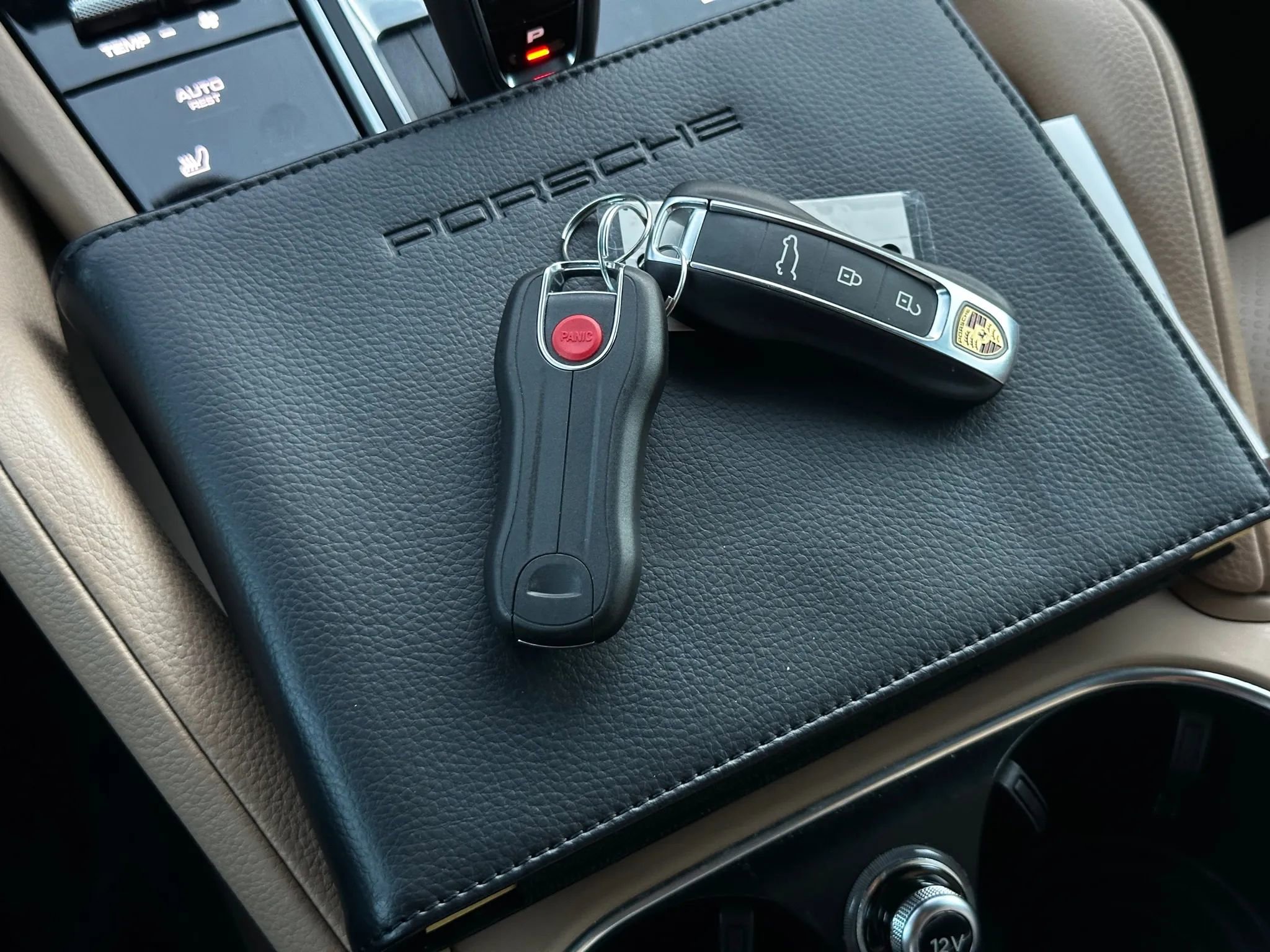 Used 2022 Porsche Cayenne Sport Utility 4D image 59