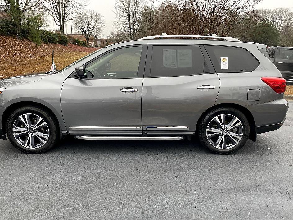 Used 2020 Nissan Pathfinder Platinum image 2