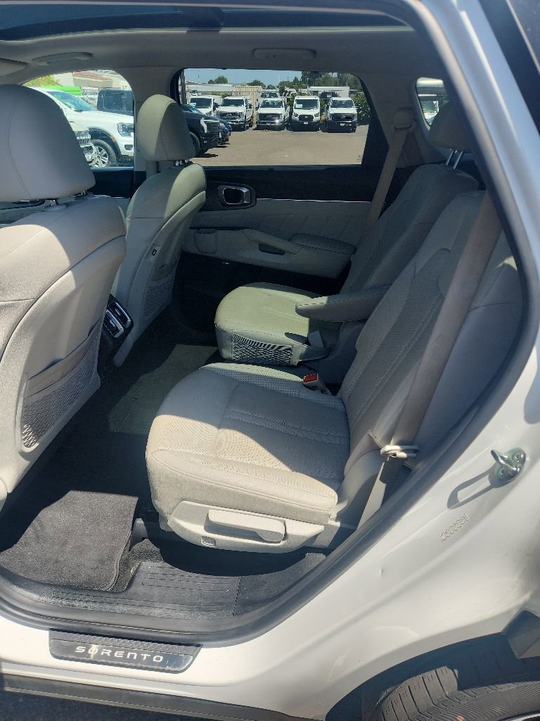 Certified 2023 Kia Sorento SX Prestige w/ Panoramic Sunroof Package AWD/4WD image 25