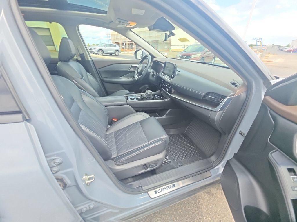 Used 2023 Nissan Rogue Platinum w/ Platinum Premium Package AWD/4WD image 33