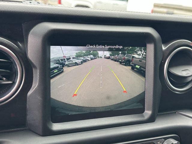 Used 2019 Jeep Wrangler Unlimited Sahara AWD/4WD image 16
