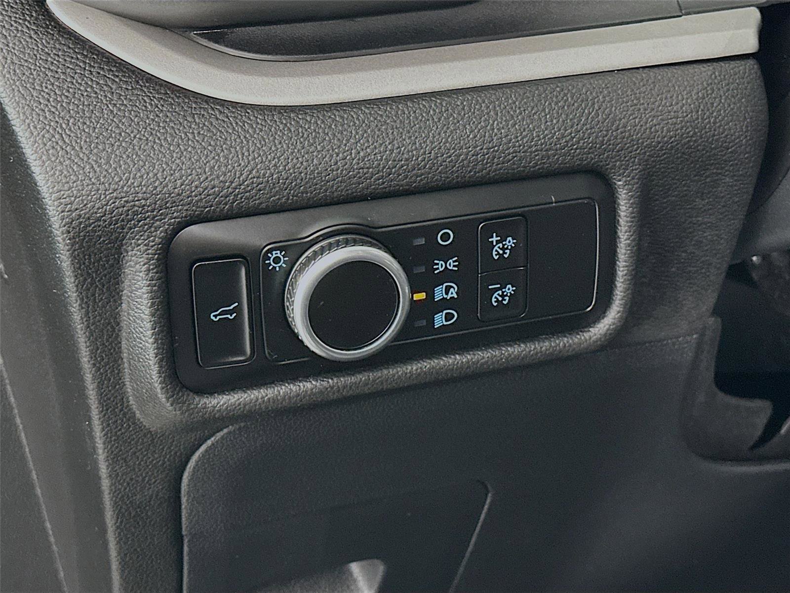 Used 2023 Ford Explorer XLT image 10