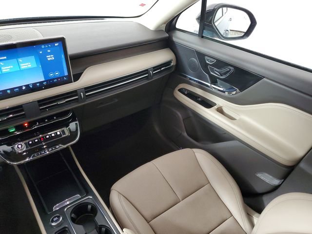 Used 2024 Lincoln Corsair Grand Touring AWD/4WD image 17
