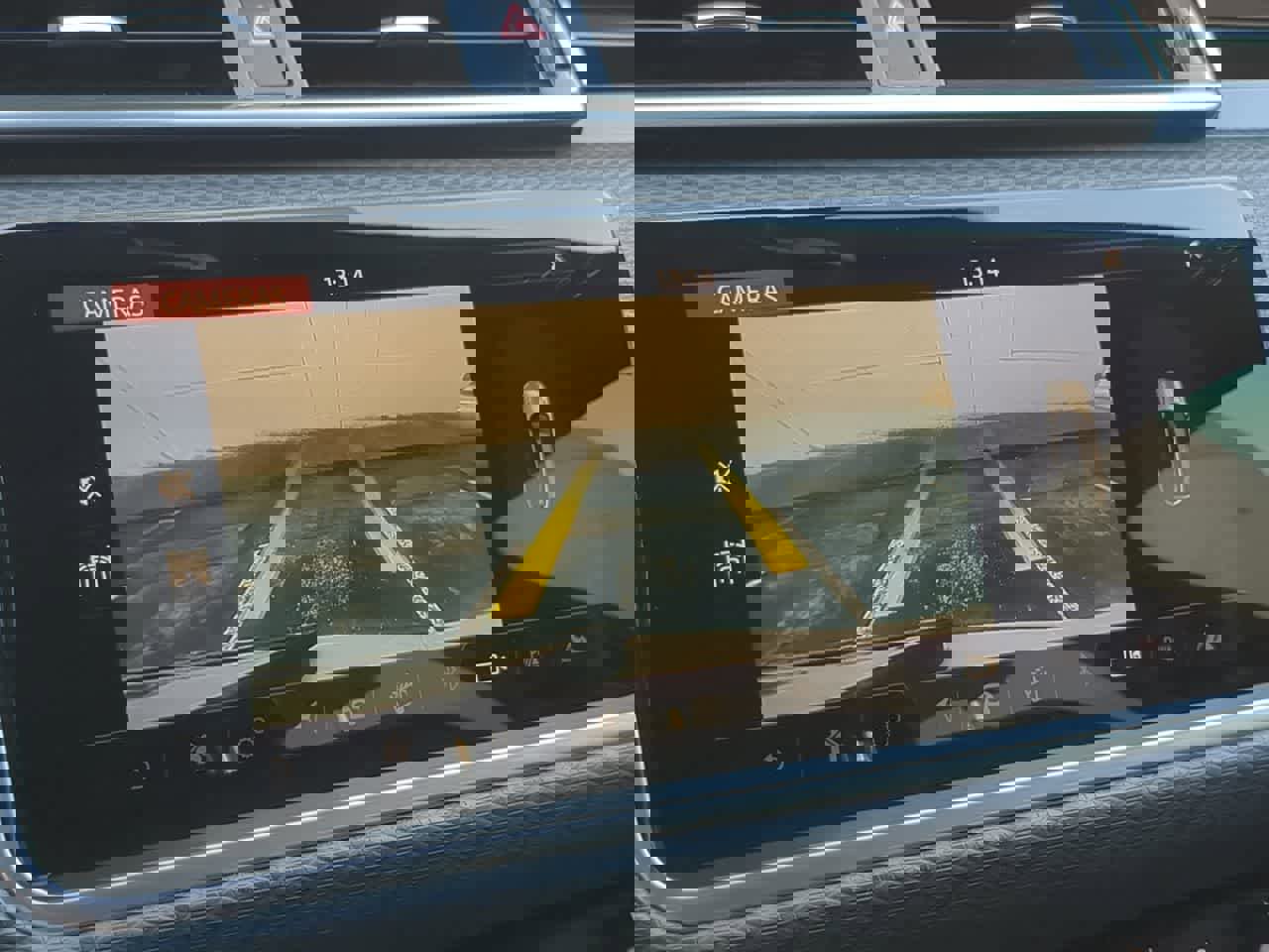 Used 2020 Land Rover Range Rover Velar R-Dynamic S image 31