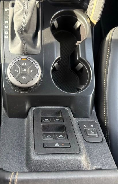 Used 2025 Ford Bronco Badlands image 15