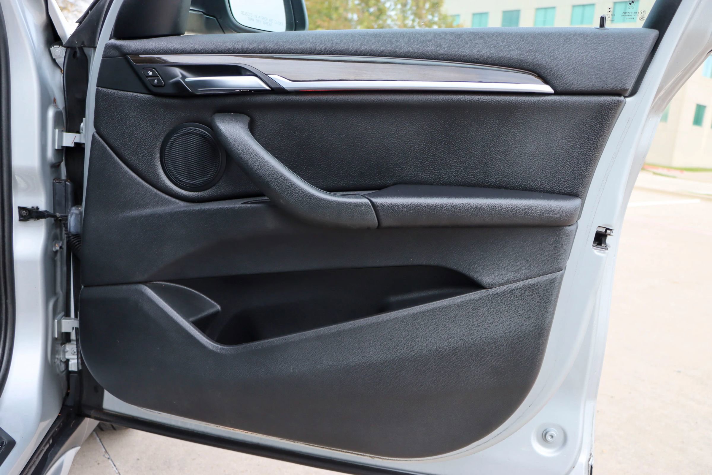 Used 2017 BMW X1 xDrive28i image 9