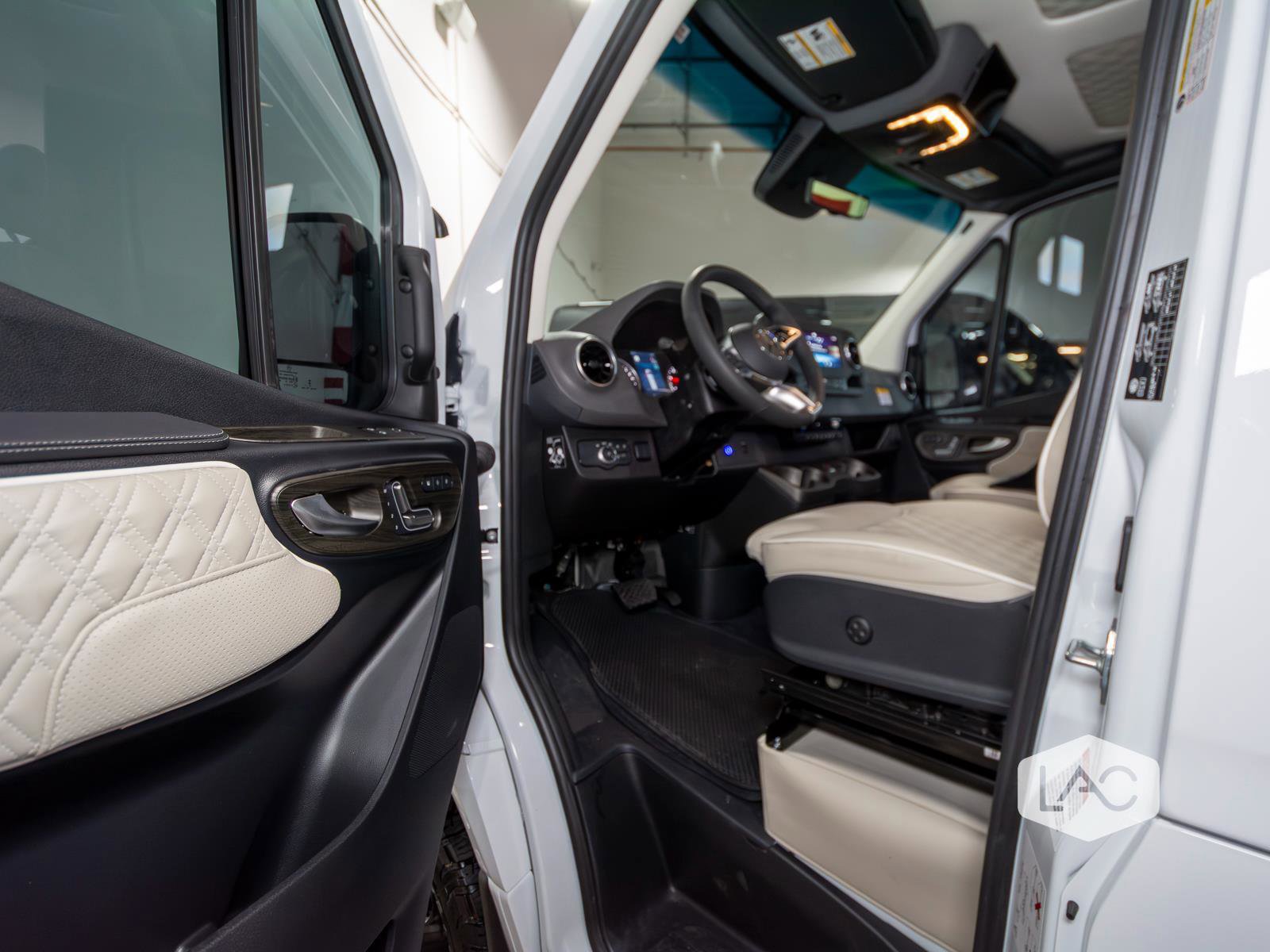 Used 2025 Mercedes-Benz Sprinter 3500 image 28