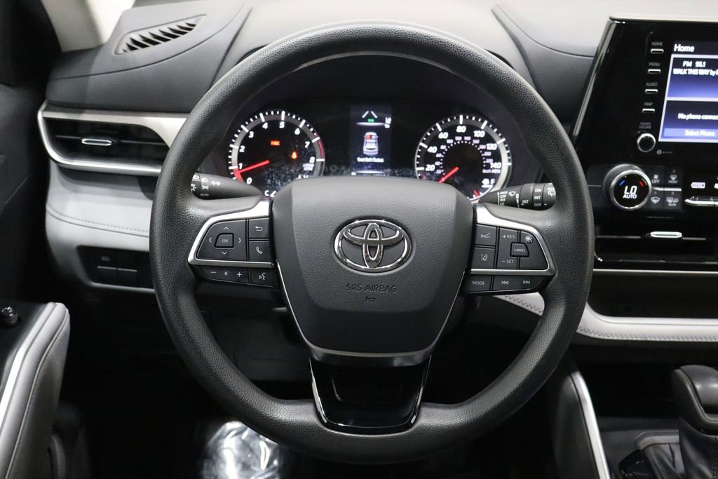 Used 2021 Toyota Highlander L image 23