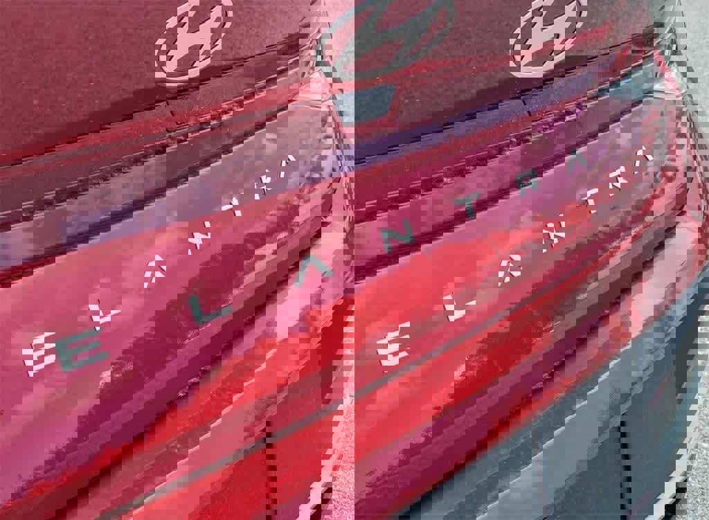 New 2025 Hyundai Elantra SE image 7