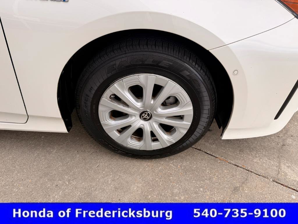 Used 2019 Toyota Prius LE w/ Carpet Mat Package image 13
