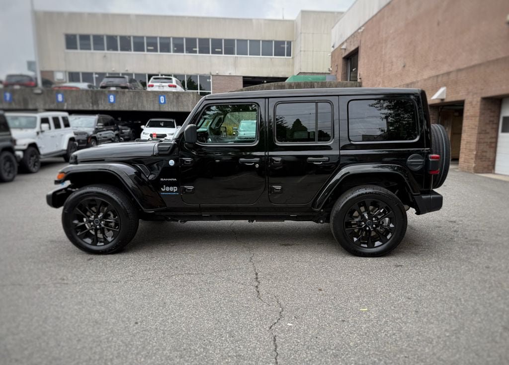 Used 2024 Jeep Wrangler Unlimited Sahara AWD/4WD image 14