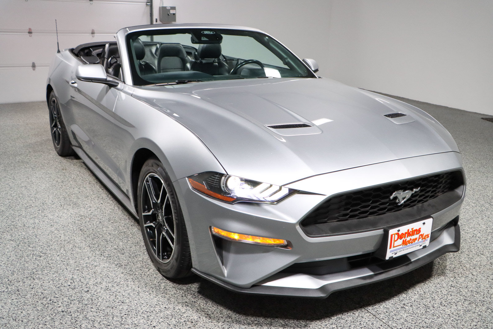 Used 2022 Ford Mustang Premium RWD image 5
