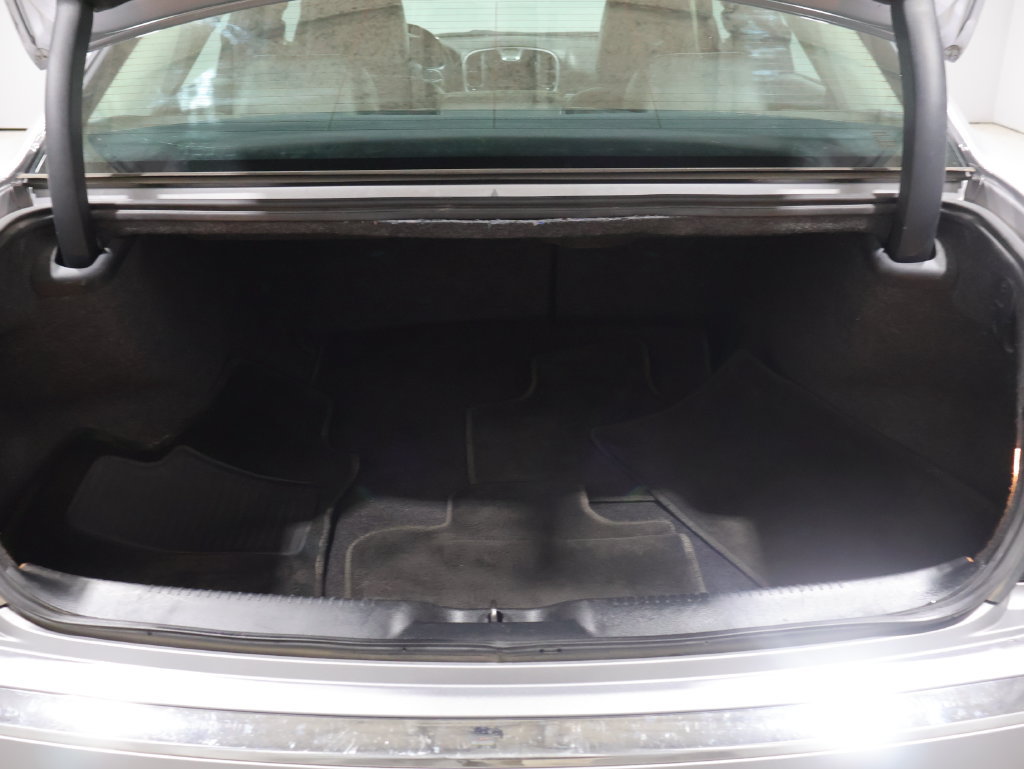Used 2018 Chrysler 300 Limited AWD/4WD image 4
