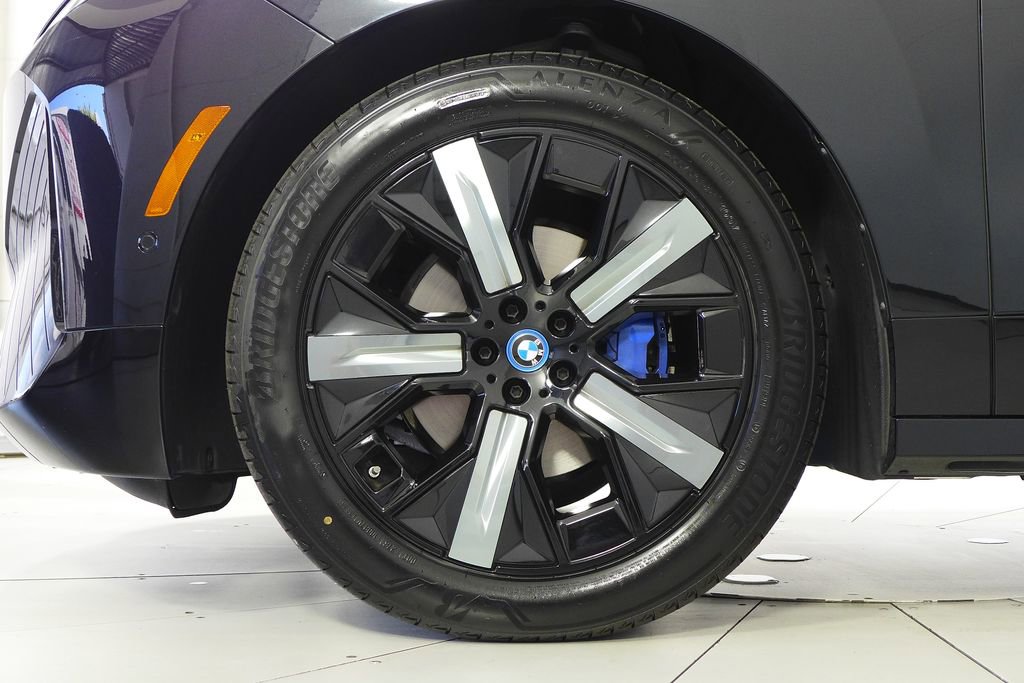 Used 2023 BMW iX xDrive50 w/ Premium Package image 5