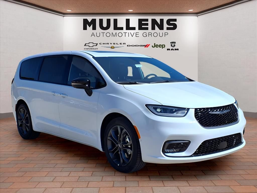 New 2026 Chrysler Pacifica Select FWD image 3