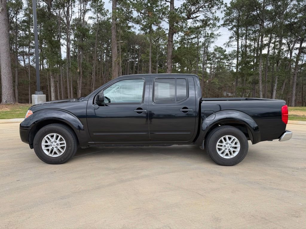 Used 2016 Nissan Frontier SV image 2