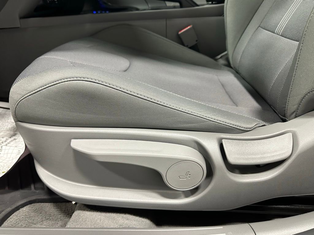 Used 2025 Hyundai Elantra SE FWD image 12