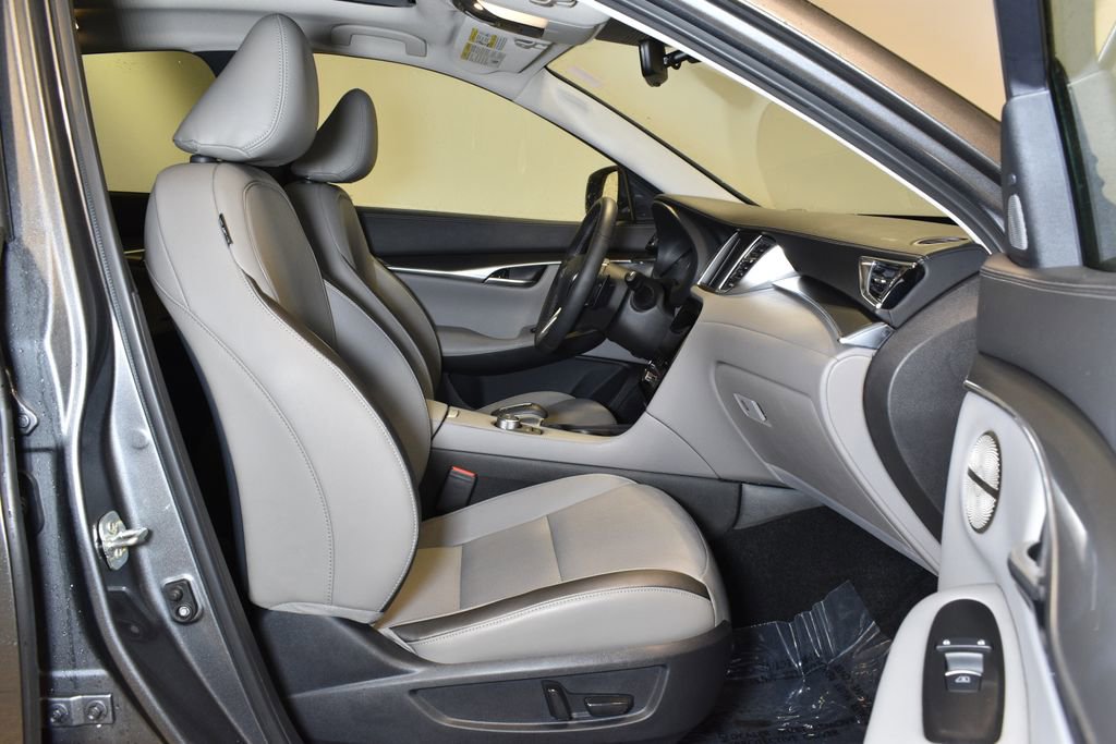 Certified 2025 INFINITI QX50 Luxe image 32
