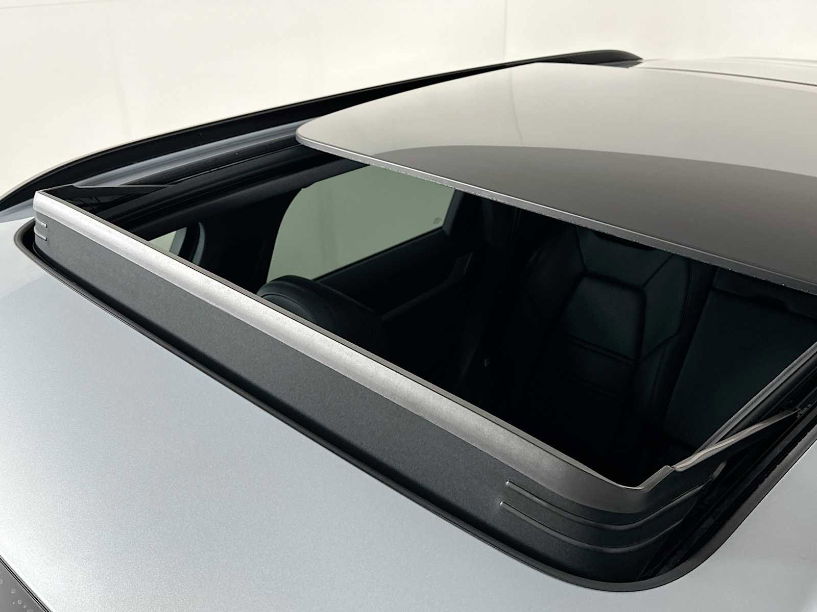 New 2026 Porsche Cayenne image 21